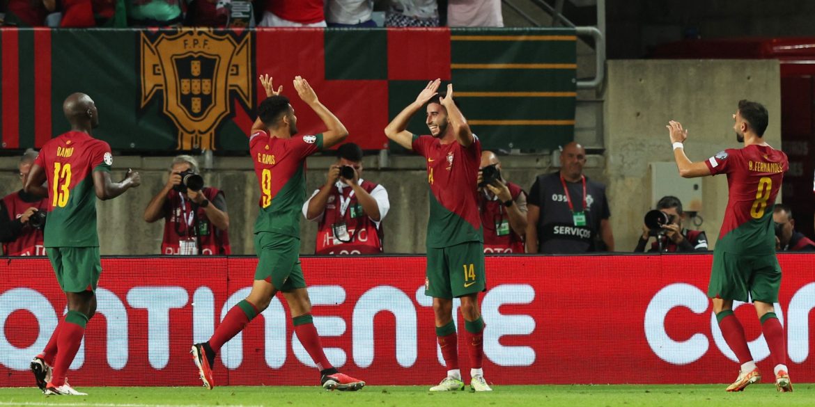 Agent travels to hold talks as Man Utd plot move for "excellent" £50m star