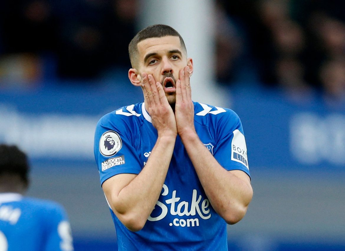 Sean Dyche has had a howler on £55k-p/w Everton man