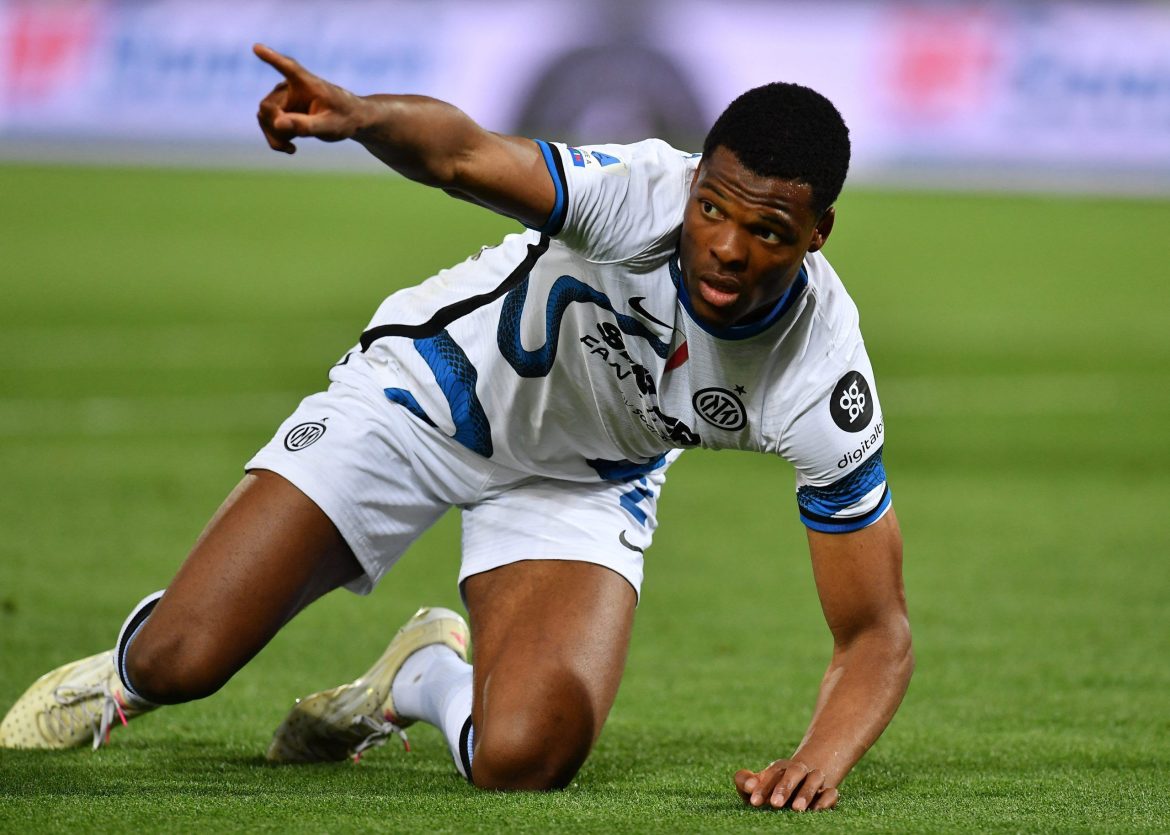 Man United interested in Denzel Dumfries