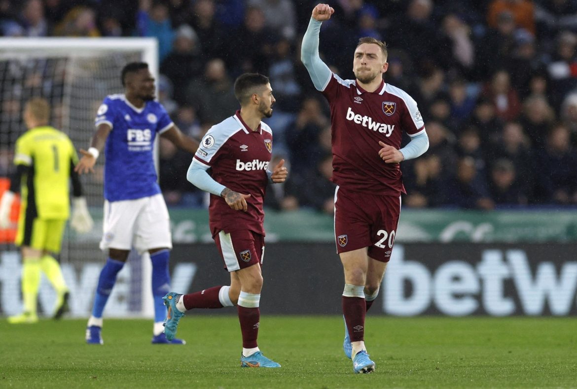 West Ham planning Bowen contract talks