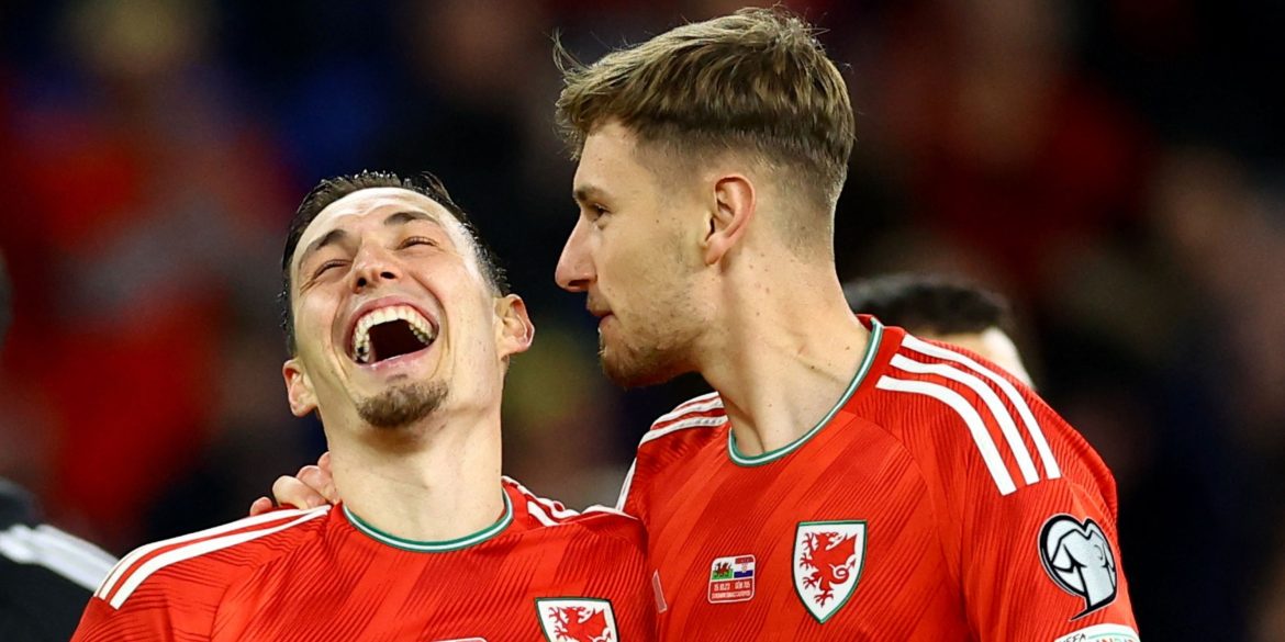 Phil Hay: Leeds were close to signing "versatile" defender before Roberts